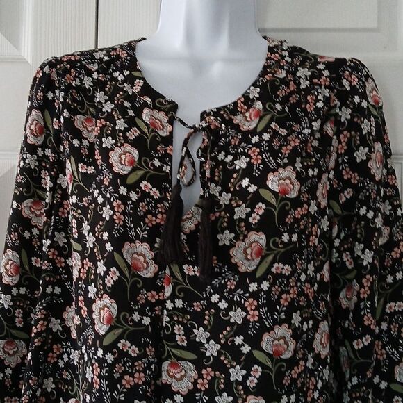Kaari Blue black floral high low tunic blouse casual business casual Sz M NWOT - Picture 3 of 5